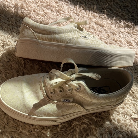 Vans - Picture 5 of 9